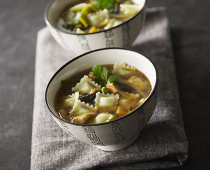 Soupe chinoise de ravioles et poulet