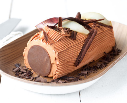 Bûche crème au beurre, glaçage chocolat et poires