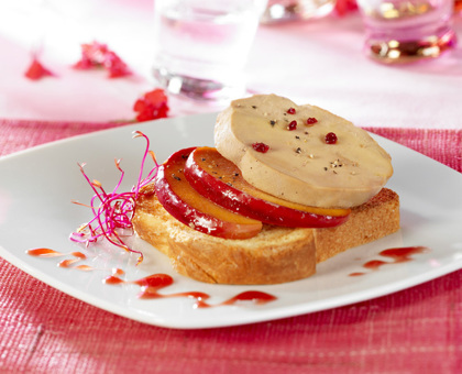 Foie gras mi-cuit Montfort sur canapé brioché de pommes