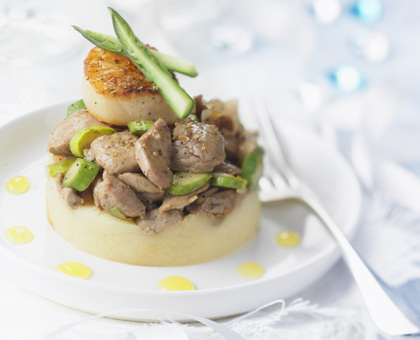 Aiguillettes de canard Montfort et noix de St Jacques, purée de céleri-rave