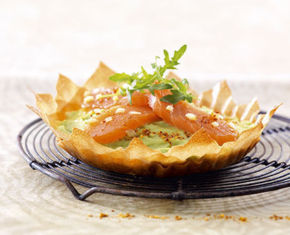 Tartes fines à l’avocat et cœur de filet de saumon au gingembre