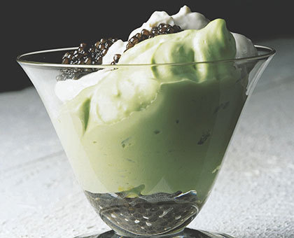 Bavarois d'avocat et caviar d'aquitaine