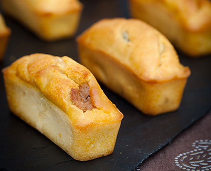 Mini-cakes aux dés de foie gras, whisky et raisins secs