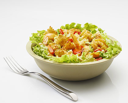 Salade de ravioles aux piquillos et gambas