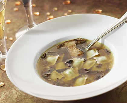 Bouillon de cèpes et ses ravioles au foie gras