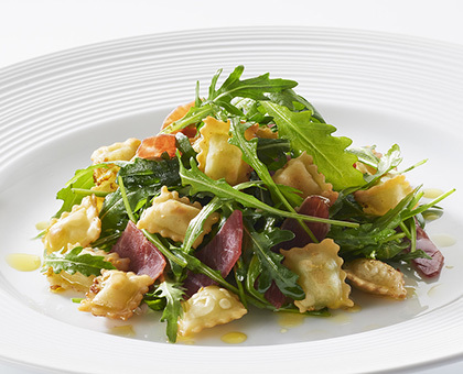 Salade de ravioles croquantes