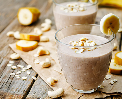 Smoothie coco, banane et chocolat