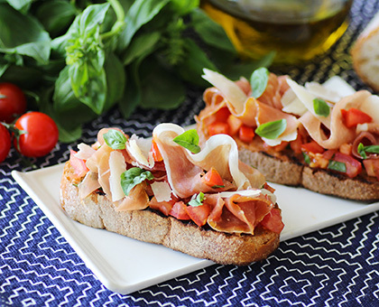 Bruschetta au jambon cru et au parmesan