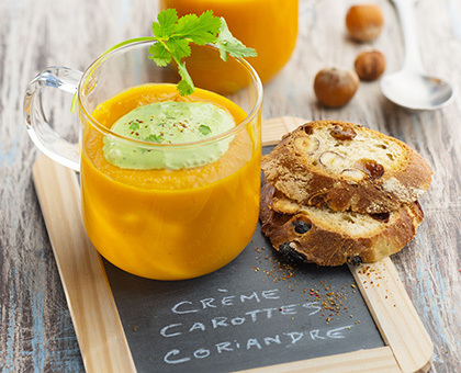 Velouté de carottes, crème de coriandre