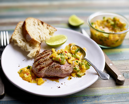 Pavés d’agneau grillés, salsa piquante à la mangue