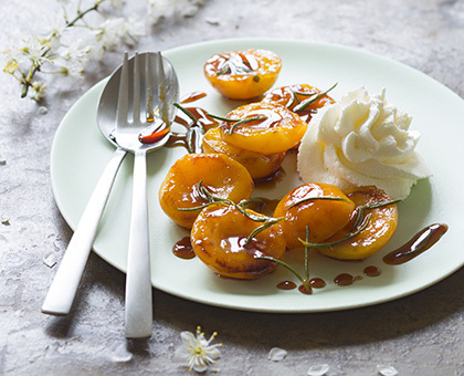 Abricots rotis et chantilly au reblochon