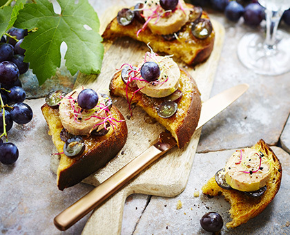 Crostinis de foie gras et Muscat du Ventoux AOP