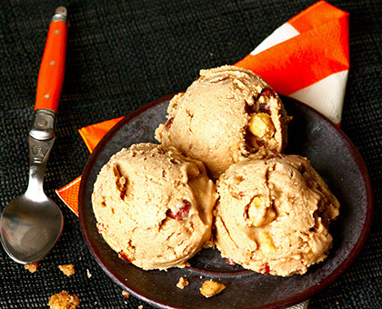 Crème glacée au Kokolo et noisettes caramélisées