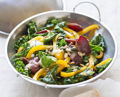 Wok de chou kale au reblochon et au magret fumé