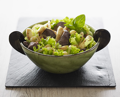 Salade de foies de volaille et mini quenelles