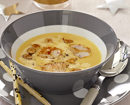 Velouté de potiron, st jacques et noisettes
