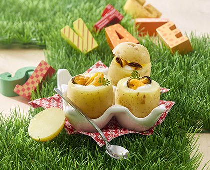 Oeufs cocotte aux moules, en habit de pommes de terre