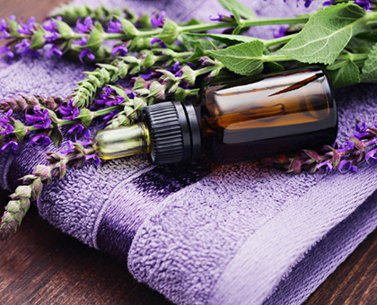 Chasser les poux avec une synergie d\'huiles essentielles