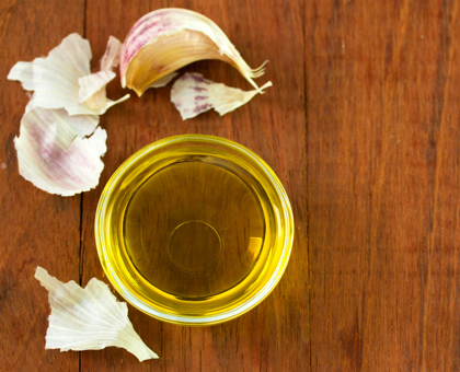 DIY : 2 soins à l'ail pour les cheveux