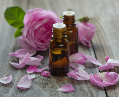 L'huile essentielle de Bois de rose : l'huile de la peau