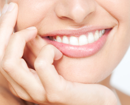 4 astuces naturelles pour des dents plus blanches