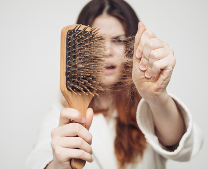 4 astuces naturelles contre la chute des cheveux