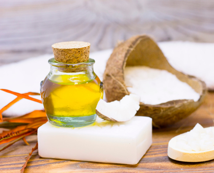 DIY : exfoliant pour les lèvres à l'huile de coco et miel