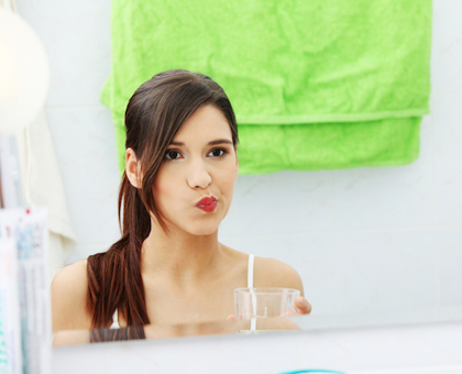 DIY : bain de bouche maison à la menthe