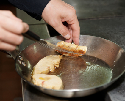 Foie Gras poêlé sur tranche de pain d'épices et fruits rouges