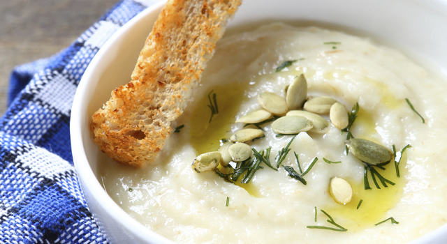 Purée de pommes de terre et céleri-rave, pintade et airelles