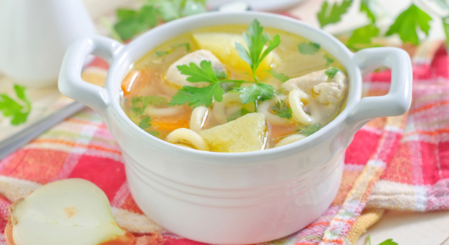 Soupe au chou vert et aux légumes racines