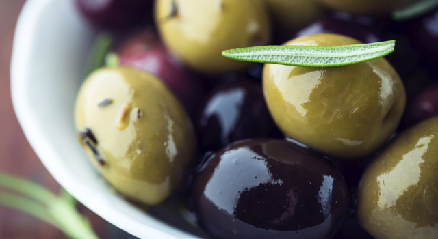 Olives marinées au thym et au romarin