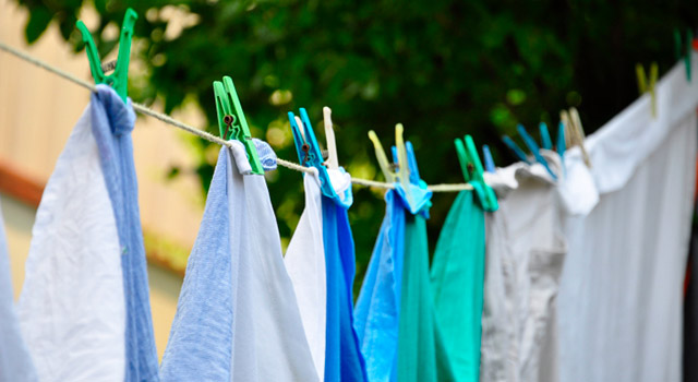 Astuces naturelles pour préserver la couleur de vos vêtements