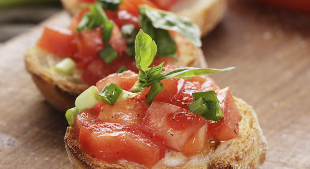 Tartare de tomates au pesto