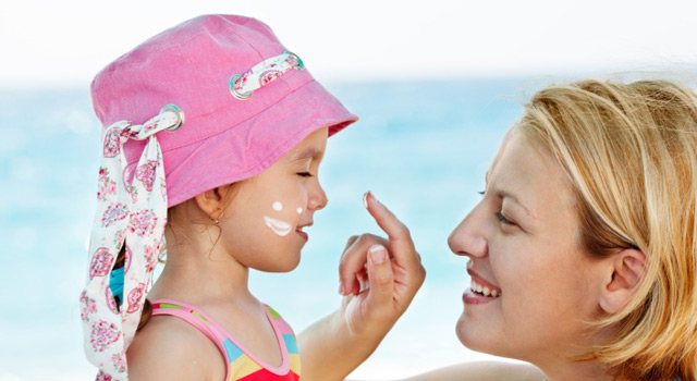 Pourquoi choisir une crème solaire bio pour mon enfant ?