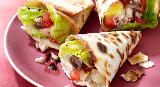 Tacos façon pain bagnat au thon, anchois et fromage de brebis