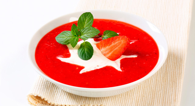 Soupe de fraises et petit-suisse