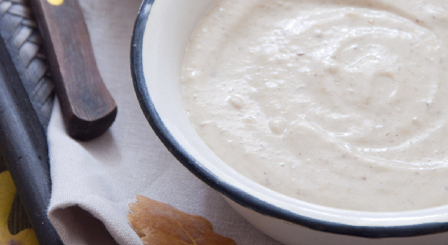 Velouté à l’ail au lait de riz