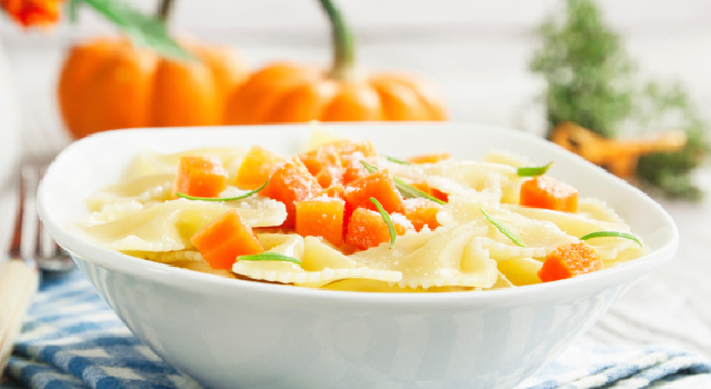 Pâtes à la citrouille et aux pignons de pin