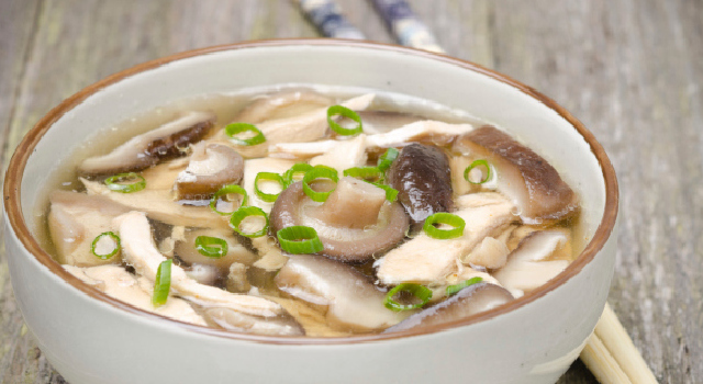 Soupe de bœuf aux champignons noirs