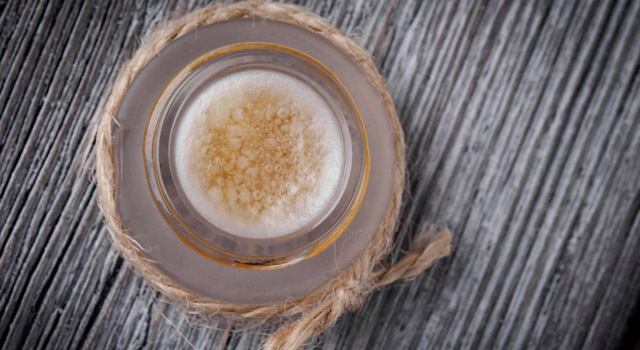 Gommage maison facile à la poudre d'amande et fleur d'oranger