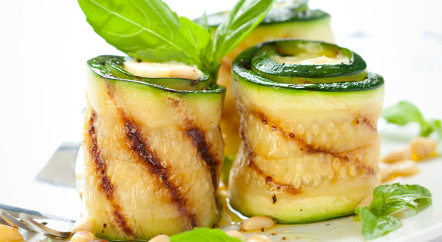 Courgettes grillées aux pignons