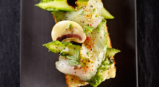 Carpaccio de dorade tout en vert et fruité