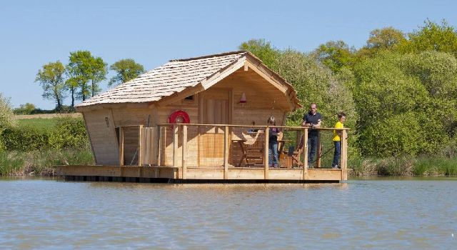 Des vacances dans un village flottant, ça vous dit ?