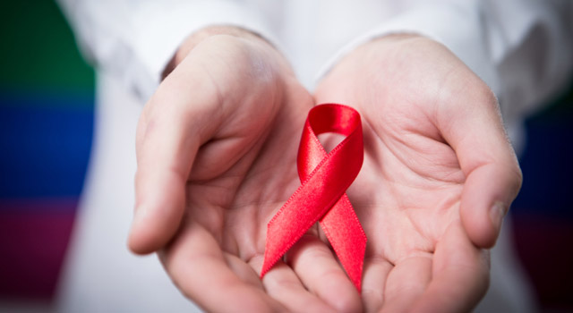L’OMS recommande aux homosexuels un traitement préventif contre le sida