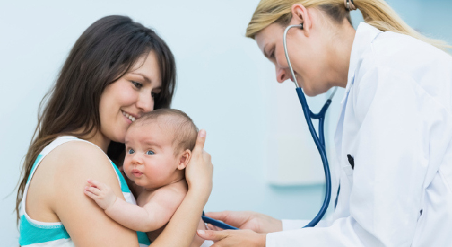 Les bilans de santé obligatoires des premières années de bébé