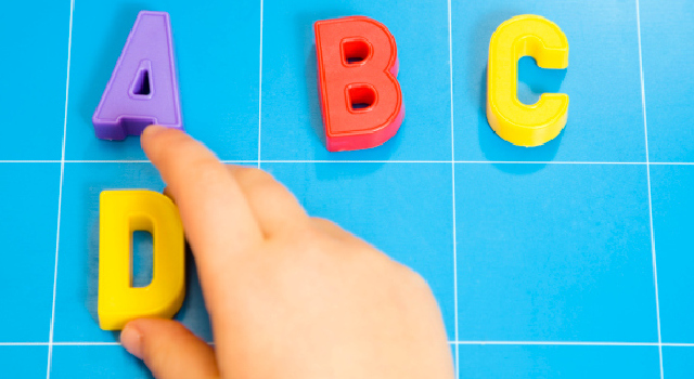 Pourquoi mon enfant confond les « p » et les « q » ou les « d » et les « b »...