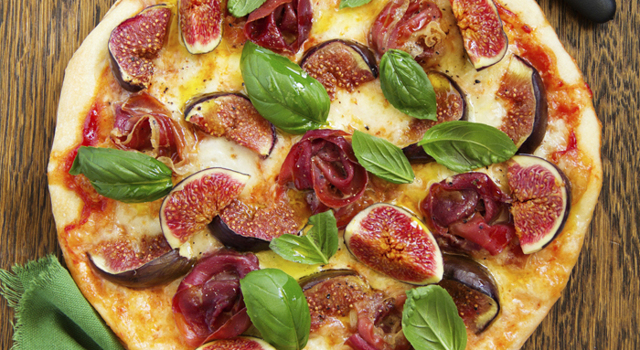 Pizza jambon de Parme, figues et melon