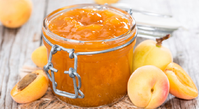 Confiture d’abricot citronnée