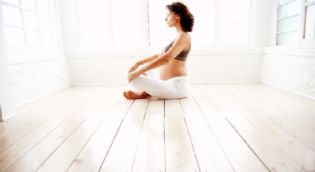 Bien vivre sa grossesse grâce aux médecines douces : 5 nouveaux livres pour vous guider naturellement